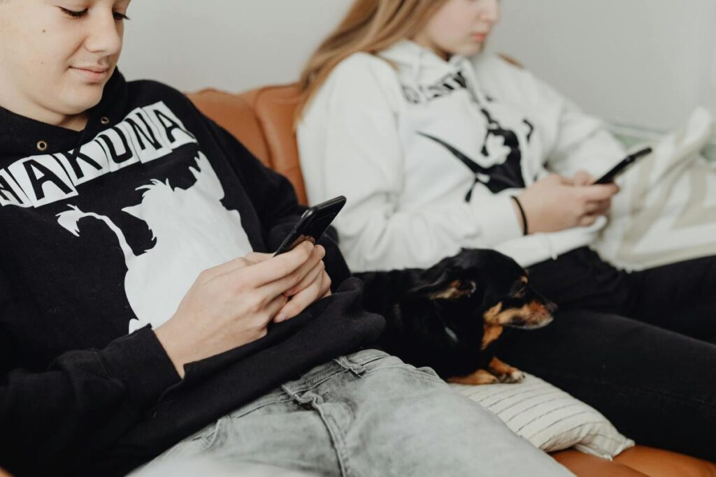 VIAGGI, DAL FOMO ALLO JOMO: DAL “FEAR OF MISSING OUT” AL “JOY OF MISSING OUT”, VAMONOS VACANZE, RILANCIA LA FORMULA DEI VIAGGI DI GRUPPO COME ANTIDOTO ALLA PAURA DI PERDERSI QUALCOSA